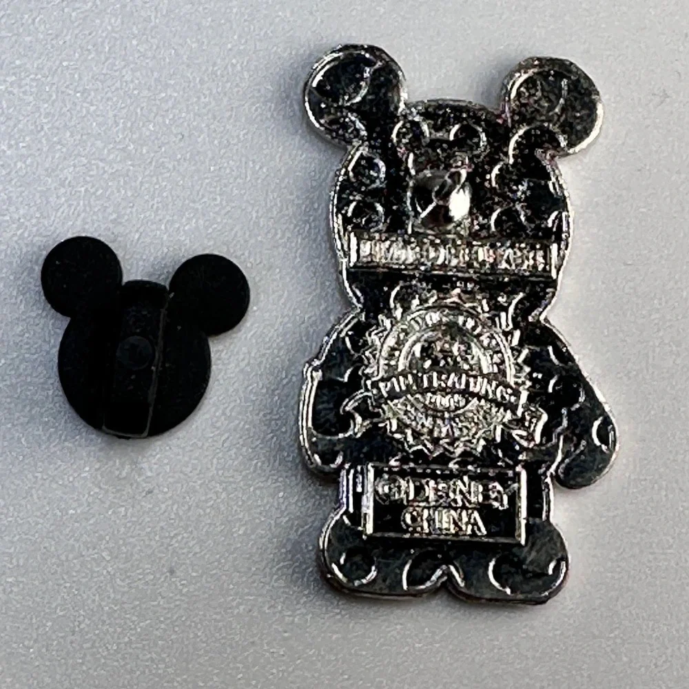 LEPRECHAUN VINYLMATION St Patrick's Day Mickey Disney Pin Limited Release 2009